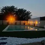 Semesterbostad Maison 4 Personnes Avec Grande Piscine Et Jacuzzi