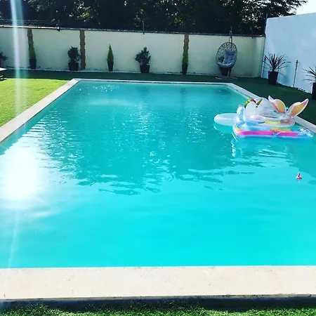 Maison 4 Personnes Avec Grande Piscine Et Jacuzzi *