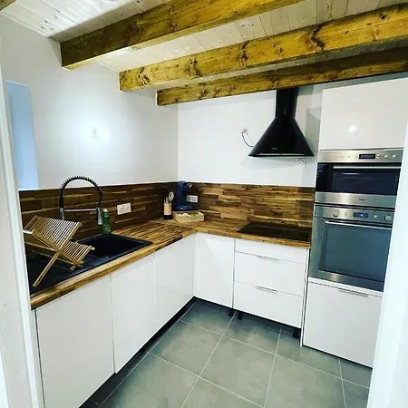 Maison 4 Personnes Avec Grande Piscine Et Jacuzzi Holiday home *