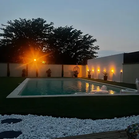 Ferienhaus Maison 4 Personnes Avec Grande Piscine Et Jacuzzi