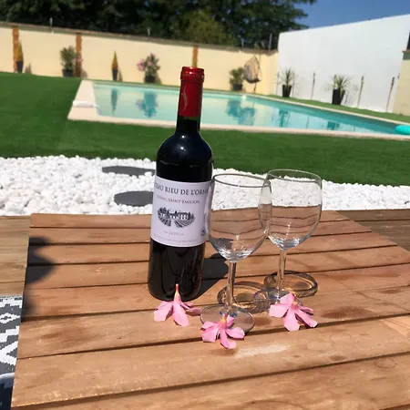 Maison 4 Personnes Avec Grande Piscine Et Jacuzzi Castillon-la-Bataille